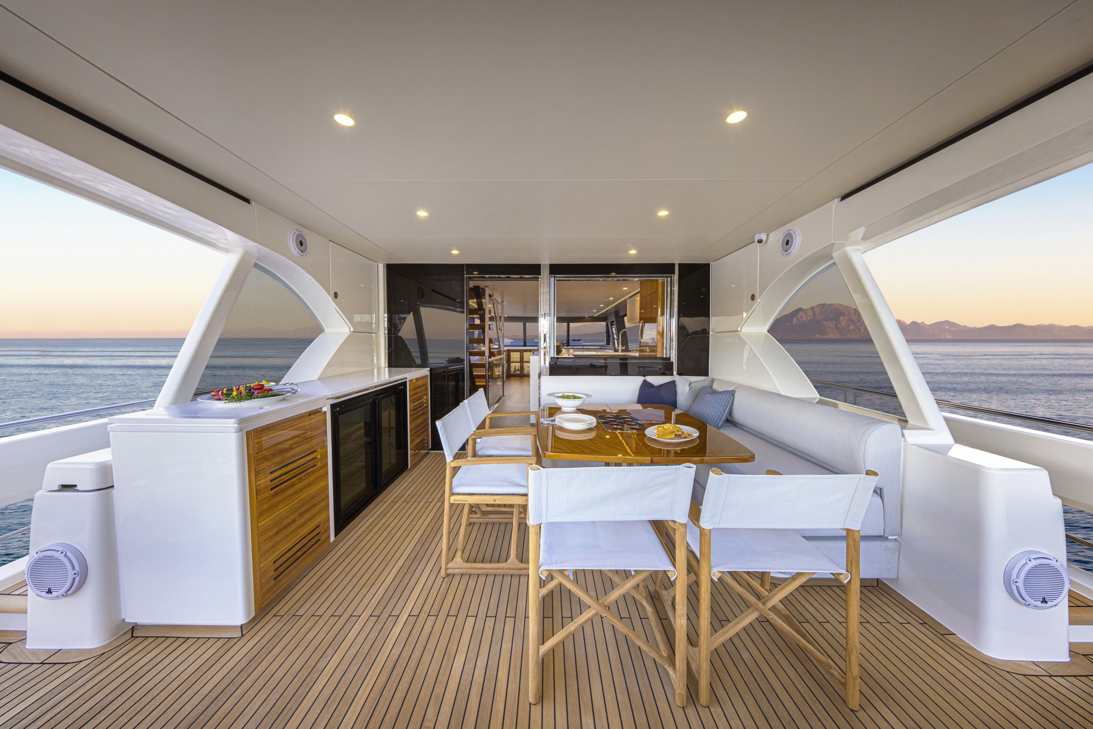 Riviera 78 MY – Riviera 78 Motor Yacht Alfresco   Gloss Teak Timber Finish 03