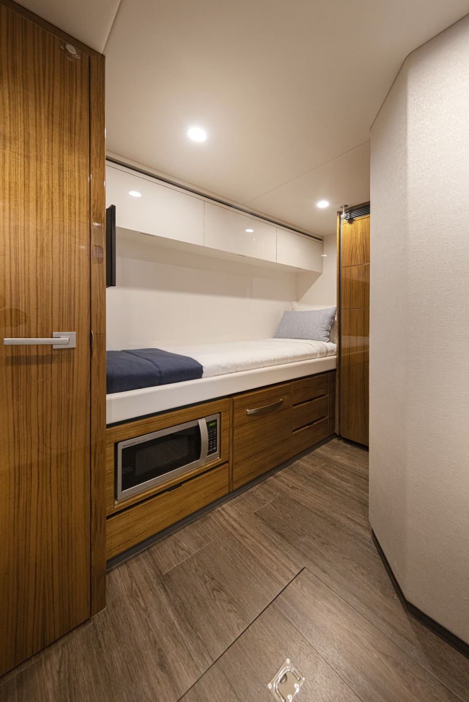 Riviera 78 MY – Riviera 78 Motor Yacht Crew Cabin   Gloss Teak Timber Finish 02