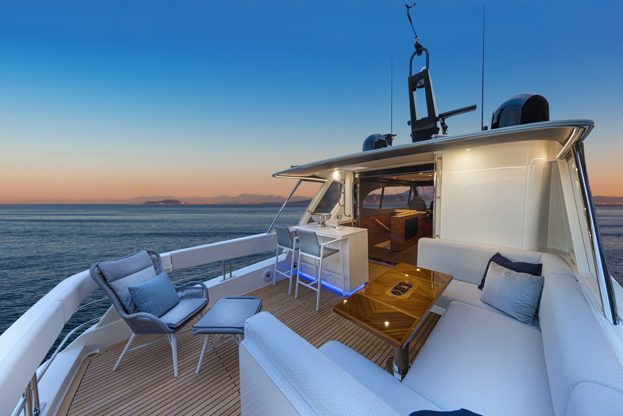 Riviera 78 MY – Riviera 78 Motor Yacht Flybridge Aft Deck   Gloss Teak Timber Finish 01