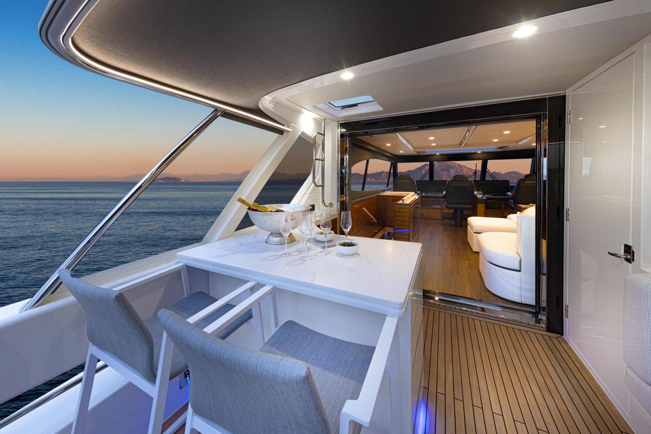 Riviera 78 MY – Riviera 78 Motor Yacht Flybridge Aft Deck   Gloss Teak Timber Finish 02