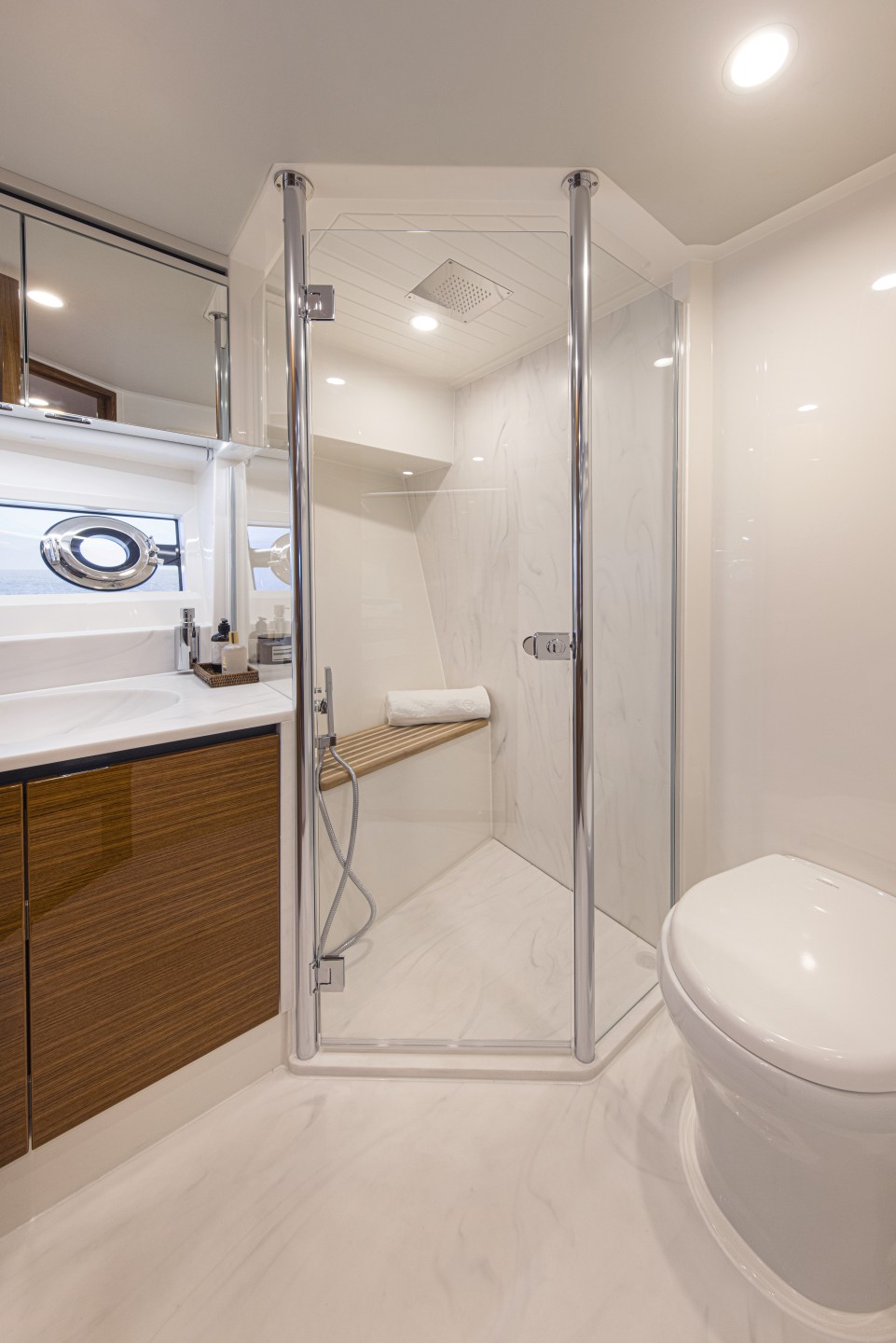 Riviera 78 MY – Riviera 78 Motor Yacht Forward VIP Ensuite   Gloss Teak Timber Finish 01