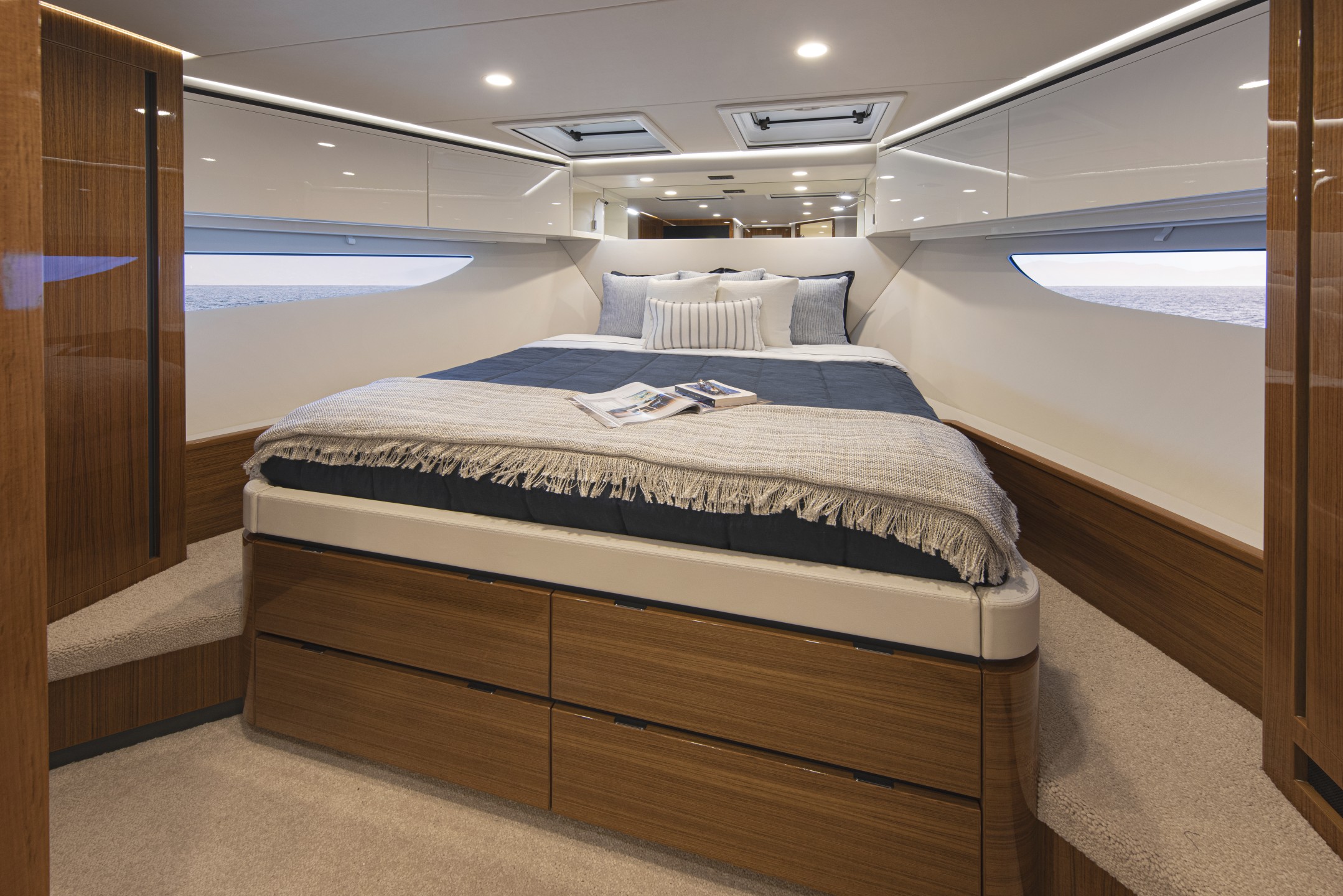 Riviera 78 MY – Riviera 78 Motor Yacht Forward VIP Stateroom   Gloss Teak Timber Finish 01