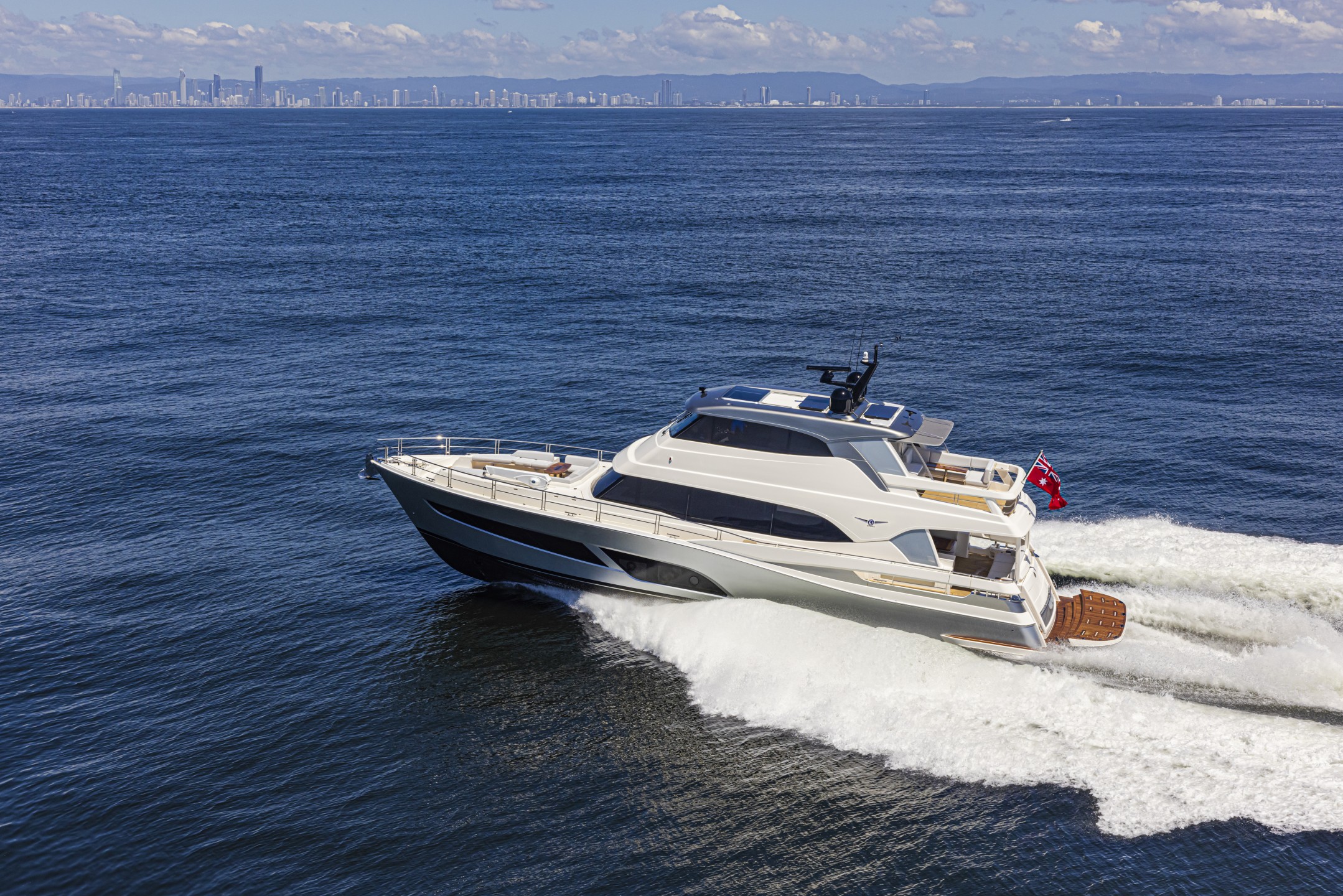 Riviera 78 MY – Riviera 78 Motor Yacht Running 010