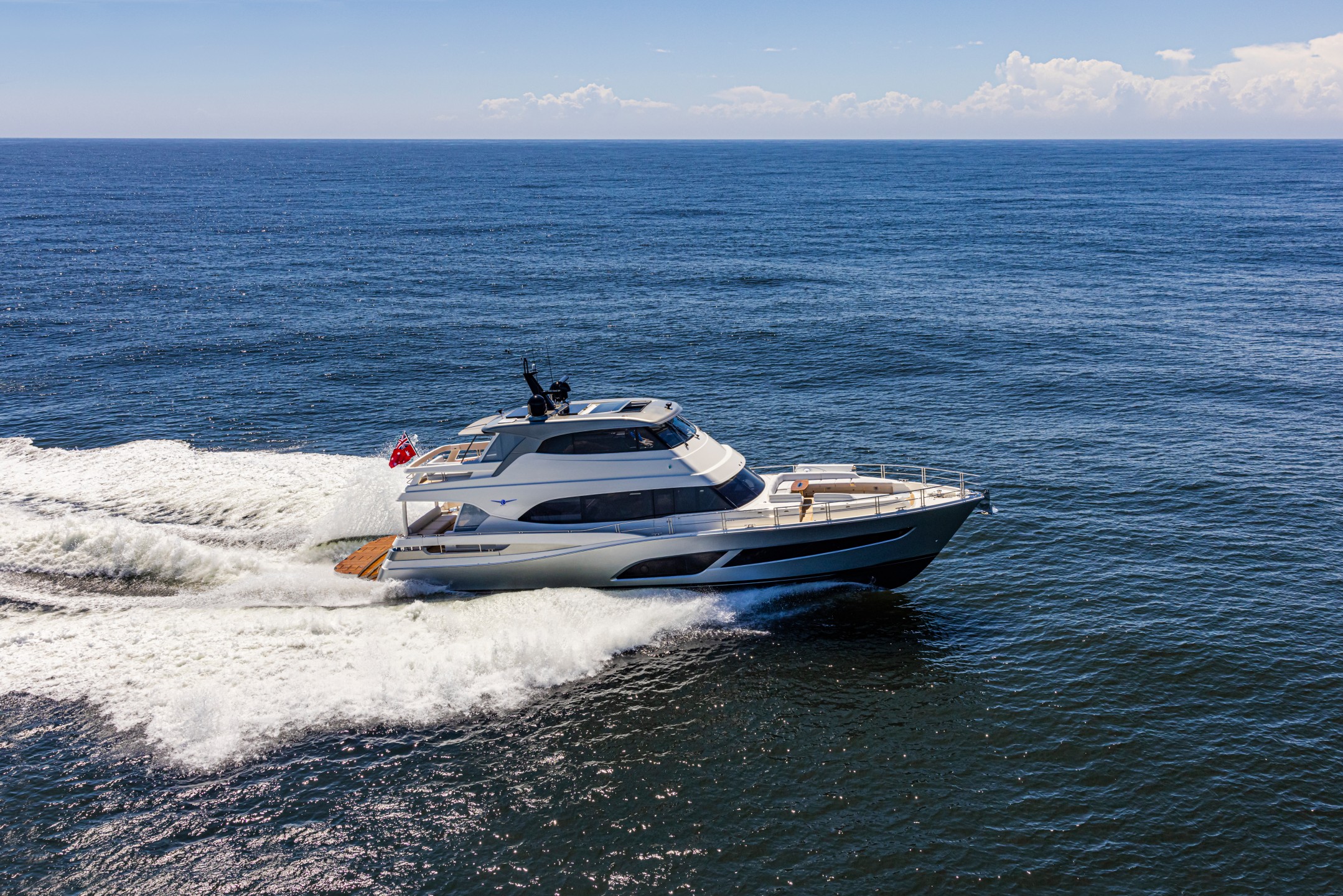 Riviera 78 MY – Riviera 78 Motor Yacht Running 013
