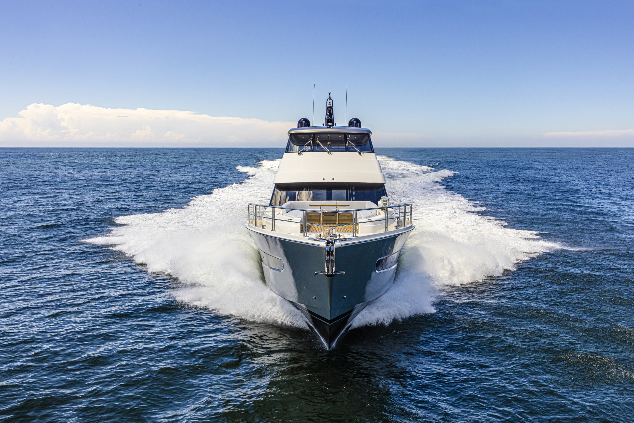 Riviera 78 MY – Riviera 78 Motor Yacht Running 017