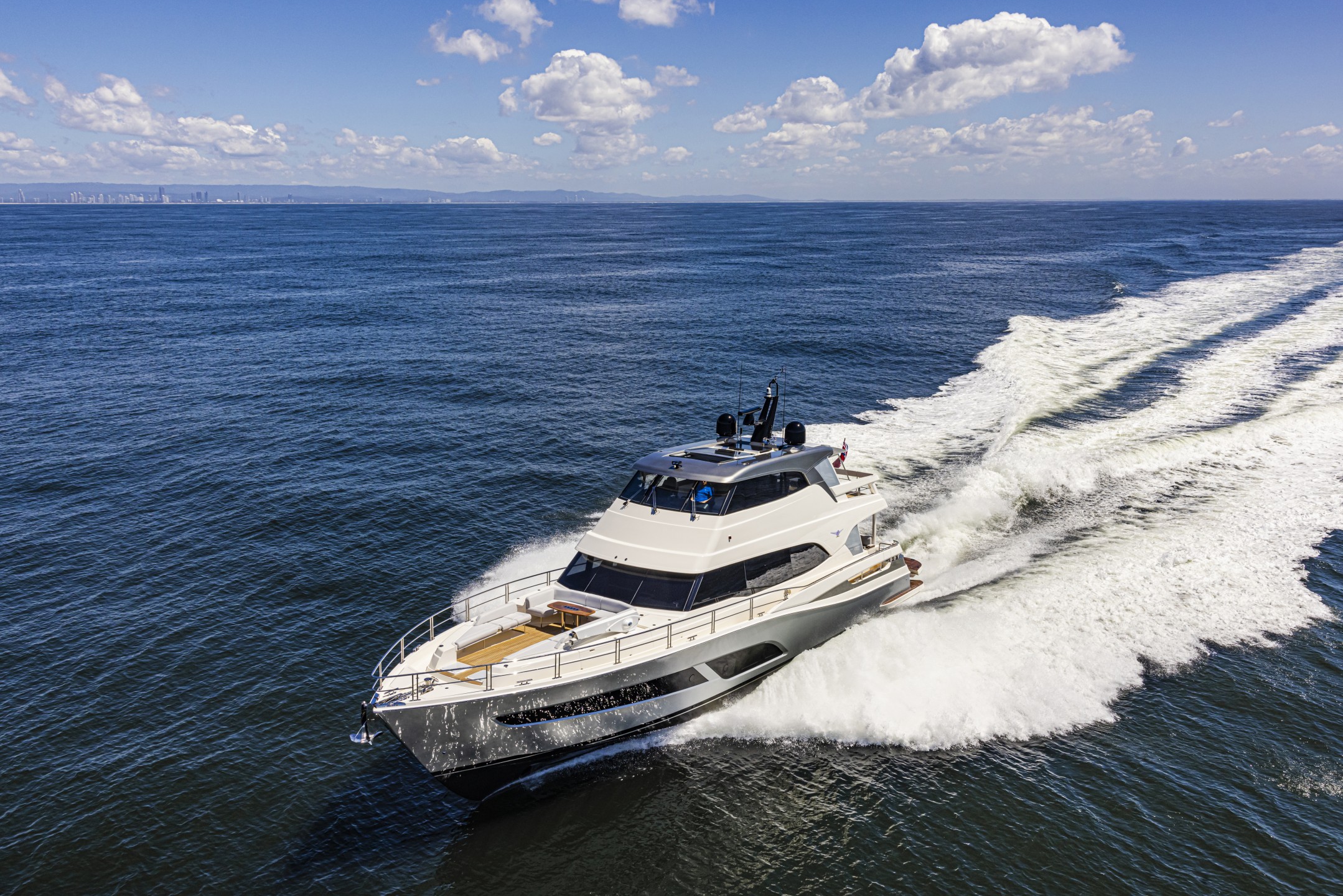 Riviera 78 MY – Riviera 78 Motor Yacht Running 04