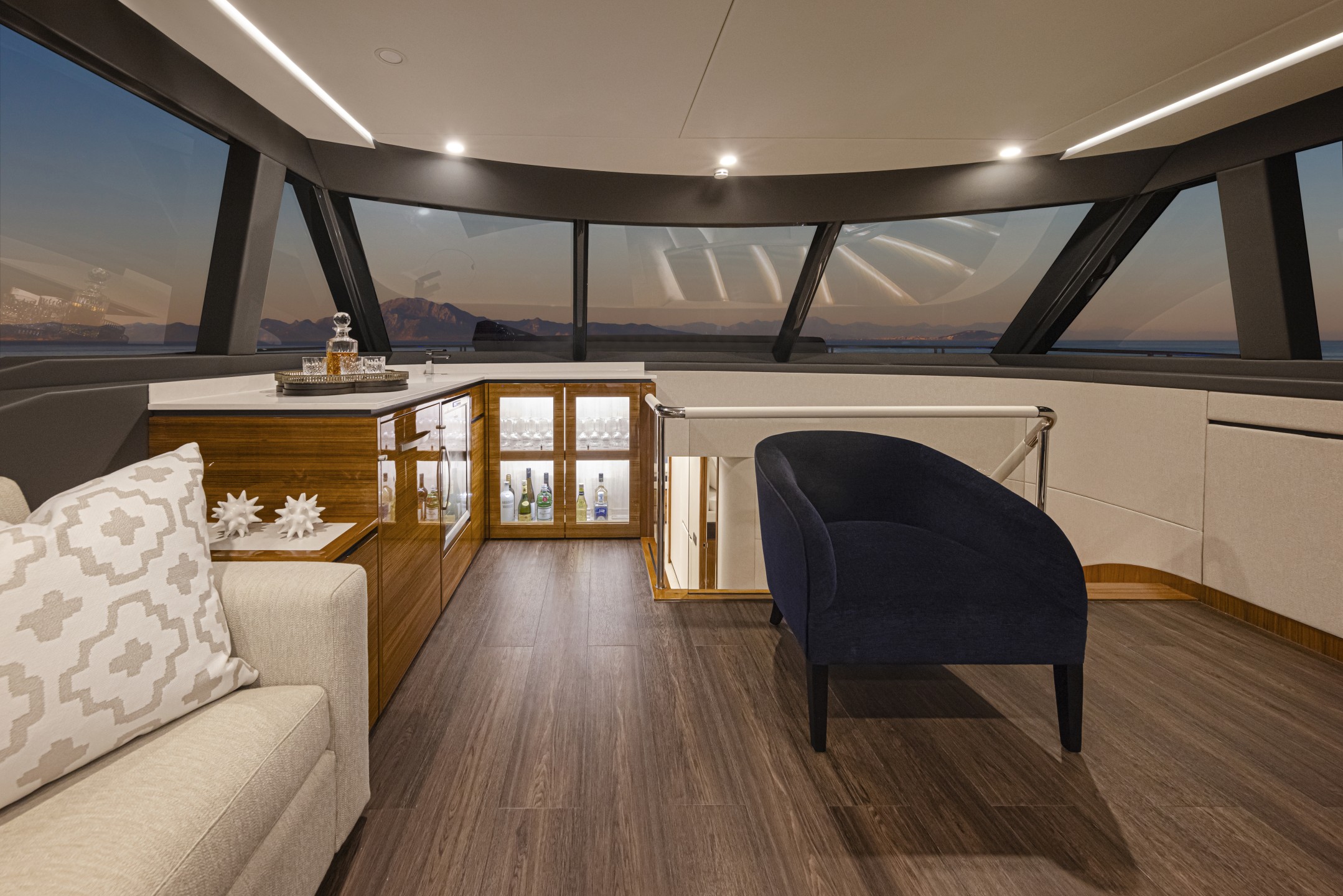 Riviera 78 MY – Riviera 78 Motor Yacht Saloon   Gloss Teak Timber Finish  06