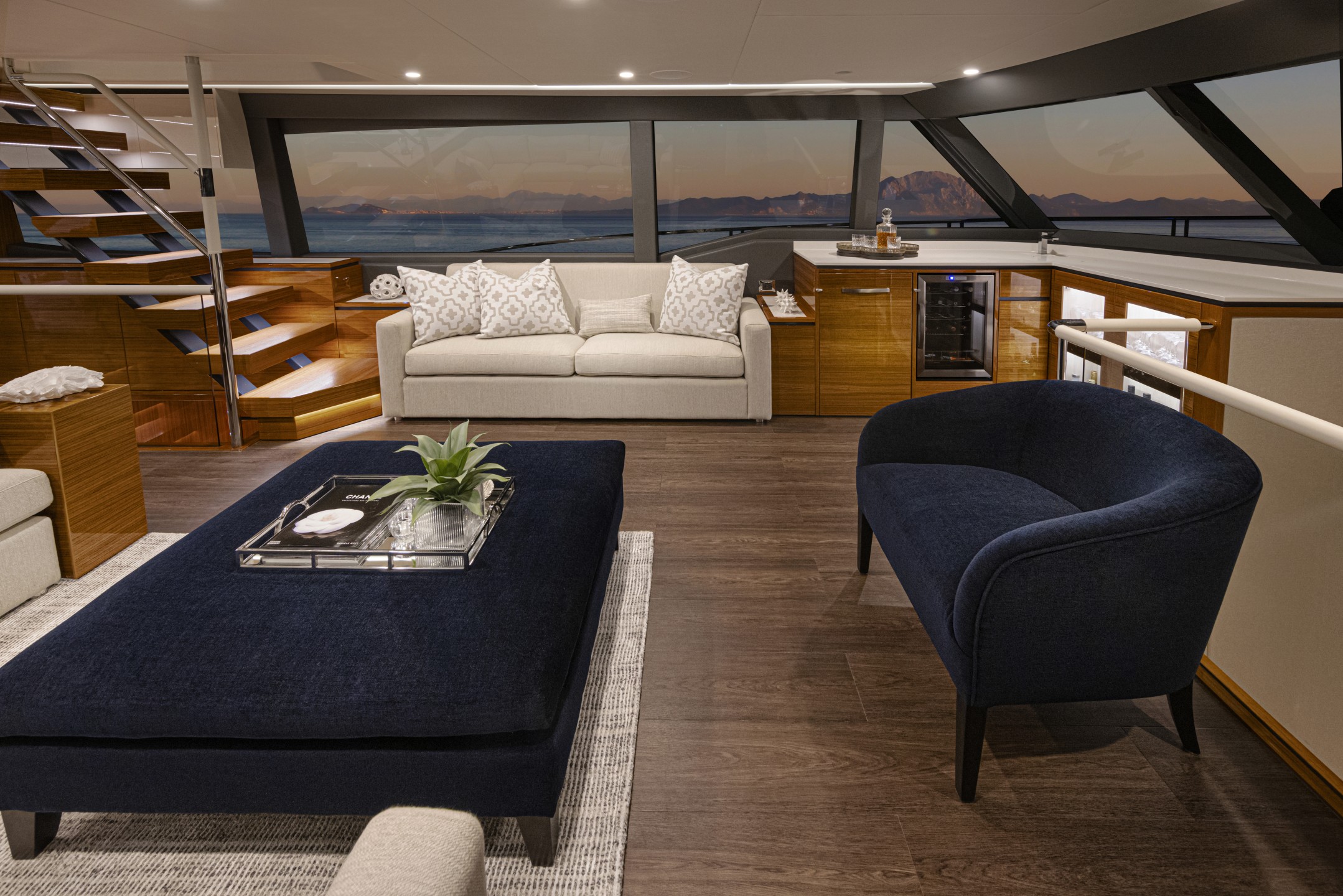 Riviera 78 MY – Riviera 78 Motor Yacht Saloon   Gloss Teak Timber Finish 03