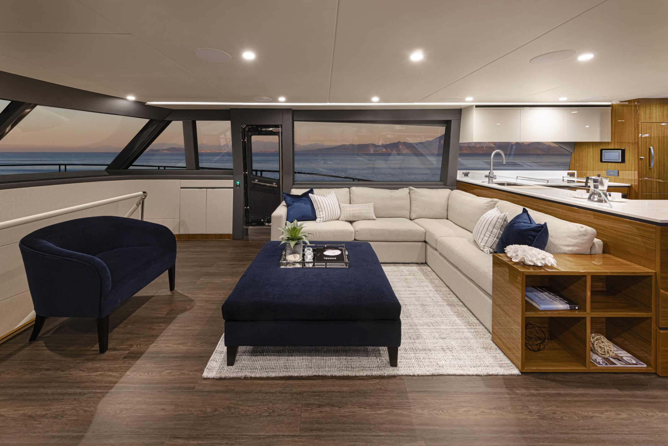 Riviera 78 MY – Riviera 78 Motor Yacht Saloon   Gloss Teak Timber Finish 04
