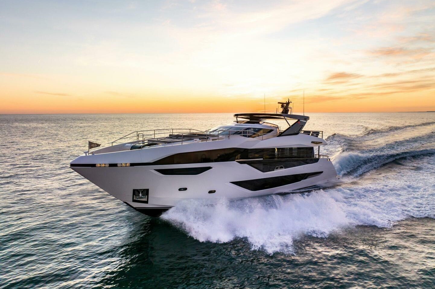 Sunseeker 100 Yacht hero exterior