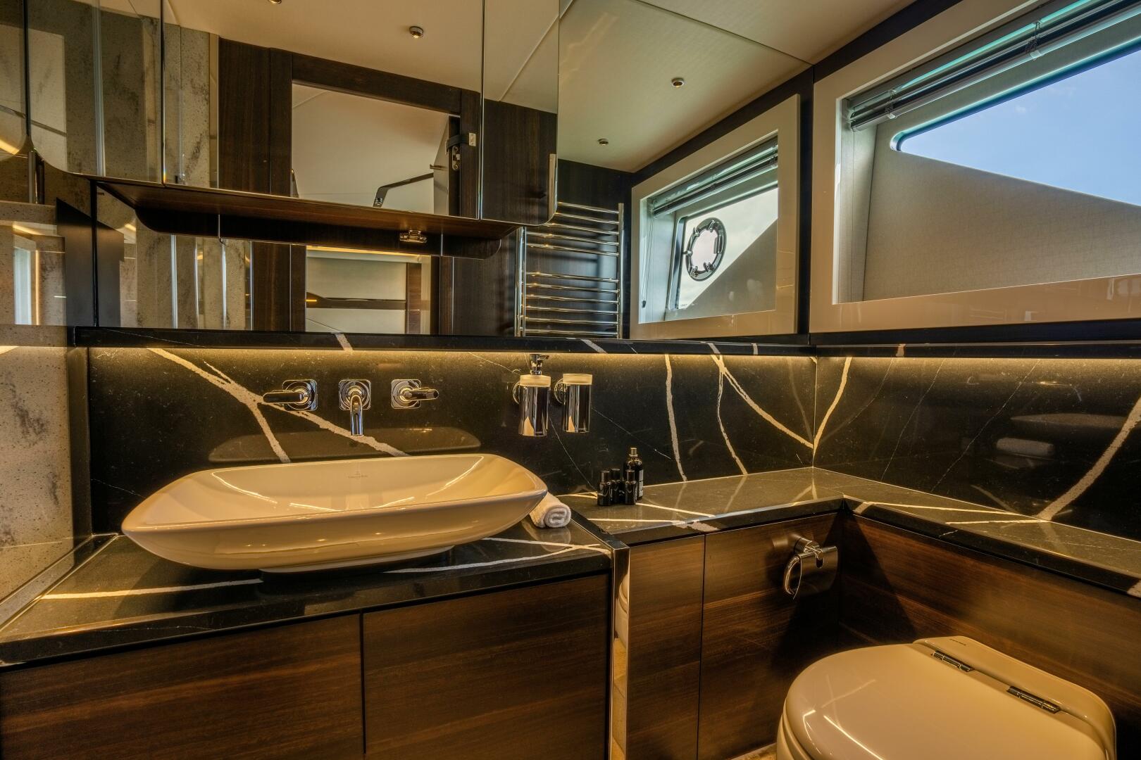 65 Sport Yacht — beach club arrangement, sea level access