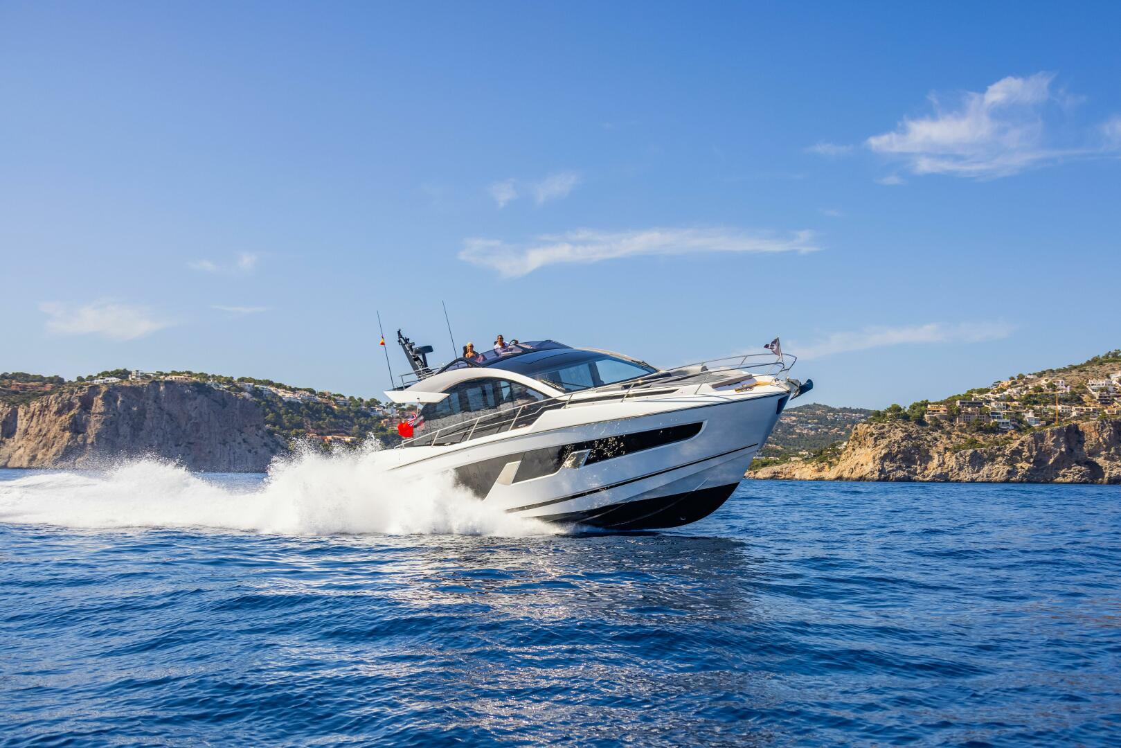 65 Sport Yacht — panoramic views, exterior