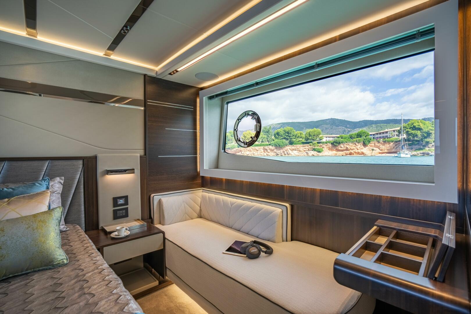 65 Sport Yacht — SkyHelm lowered, seated driving position