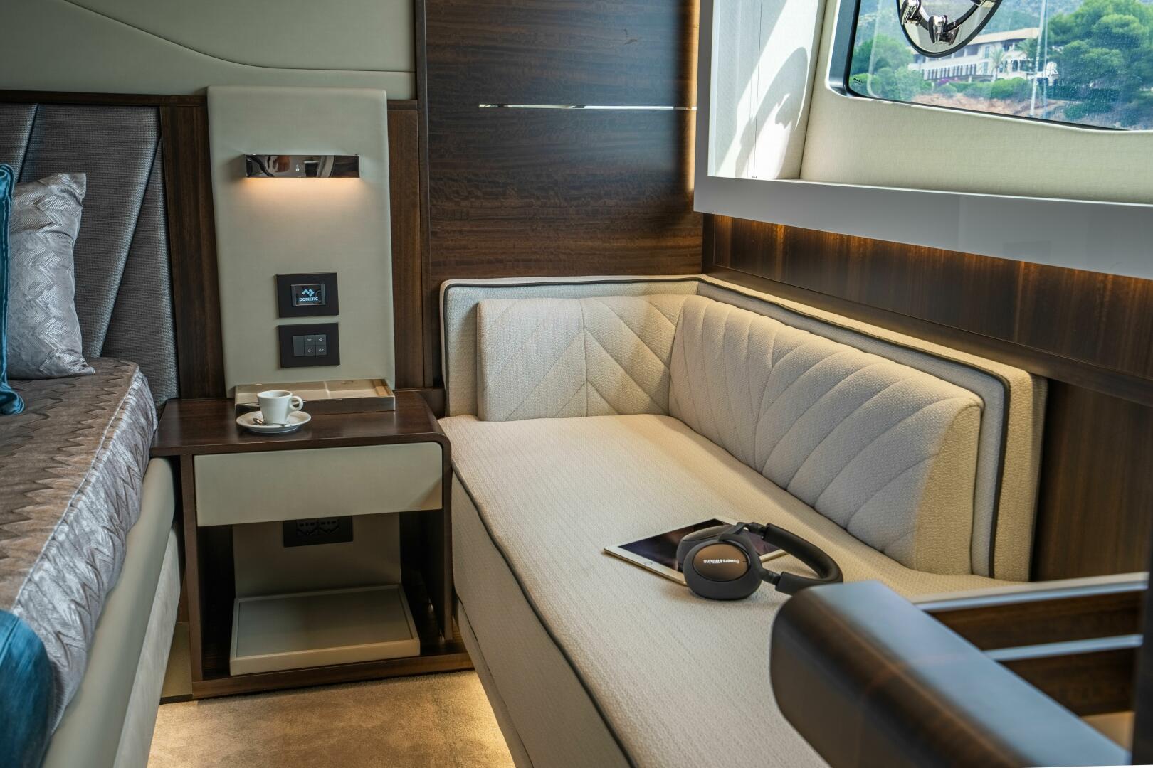 65 Sport Yacht — aft cockpit arrangement, social seating