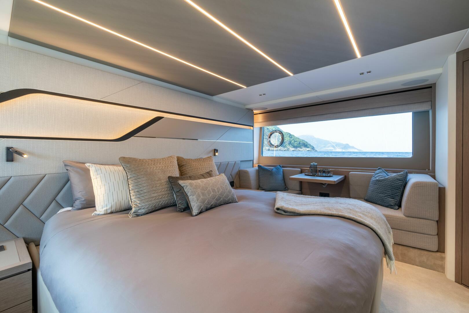 75 Sport Yacht — Volvo IPS pod detail