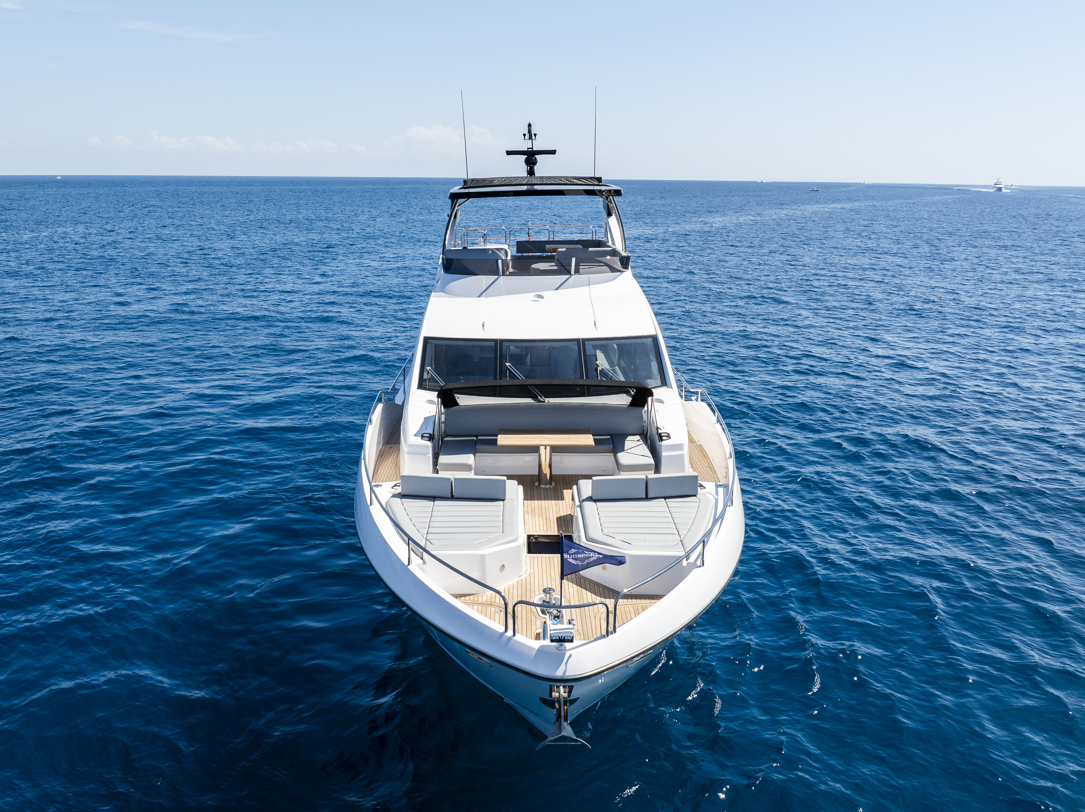 76 Yacht flybridge layout
