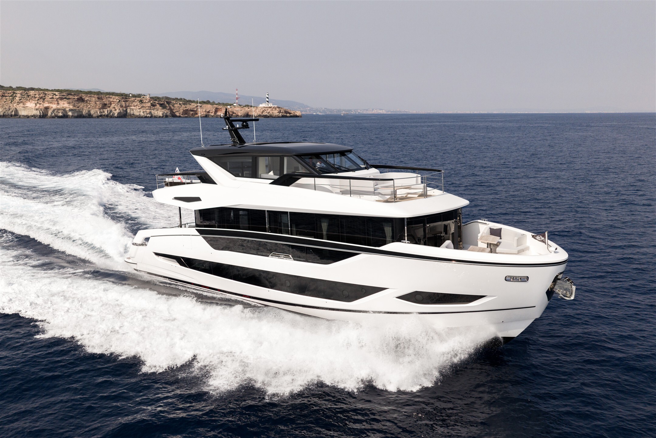 Sunseeker 82 Ocean Enclosed hero exterior