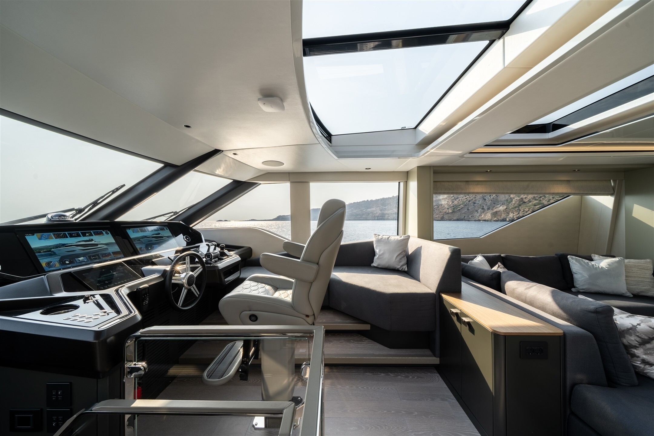 82 Ocean Enclosed lower deck cabins layout