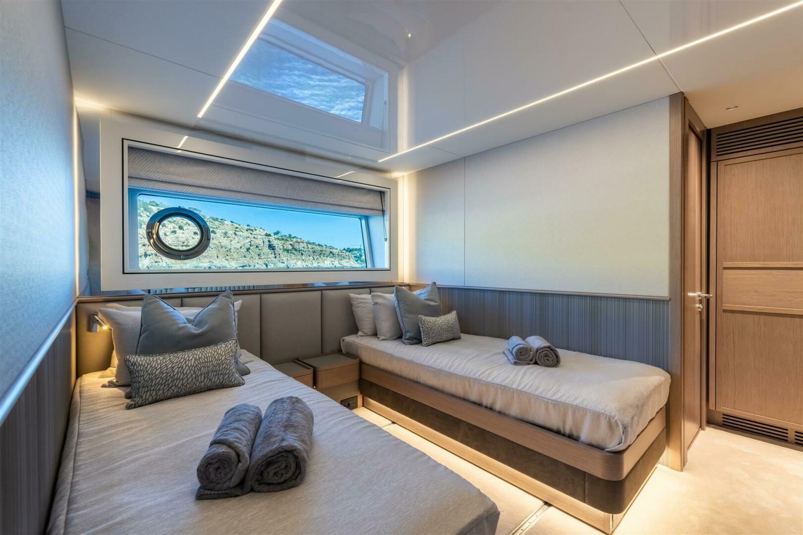 90 Ocean Enclosed — detail shot