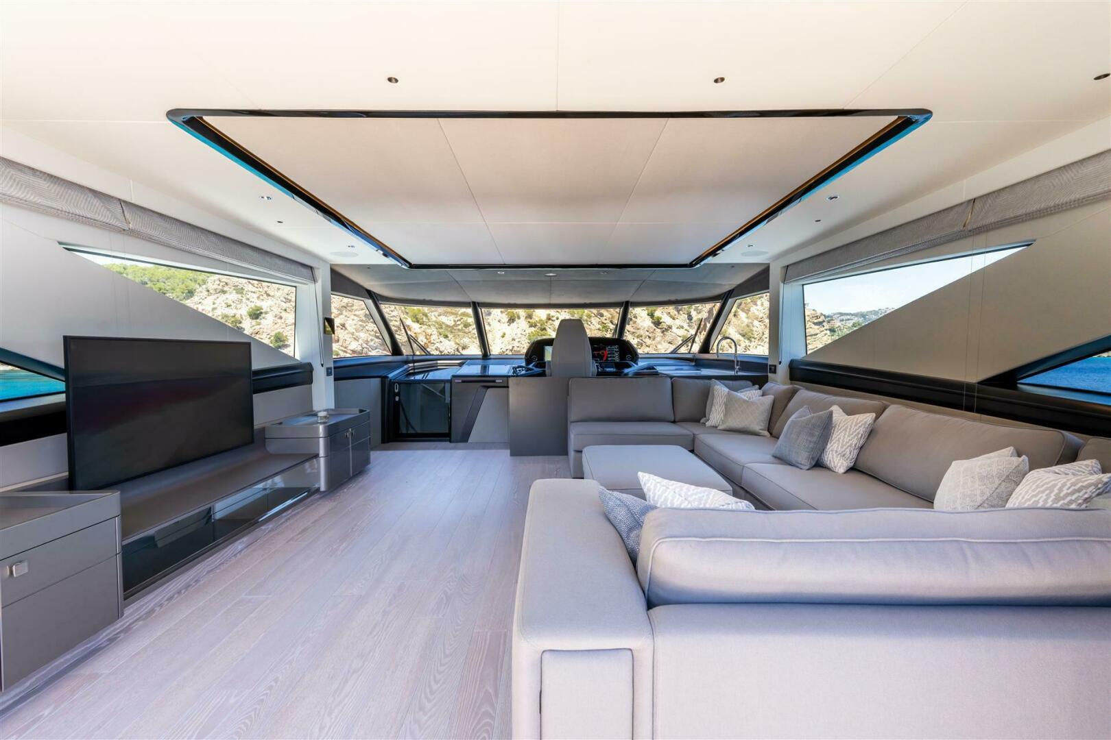 90 Ocean Enclosed — enclosed helm view