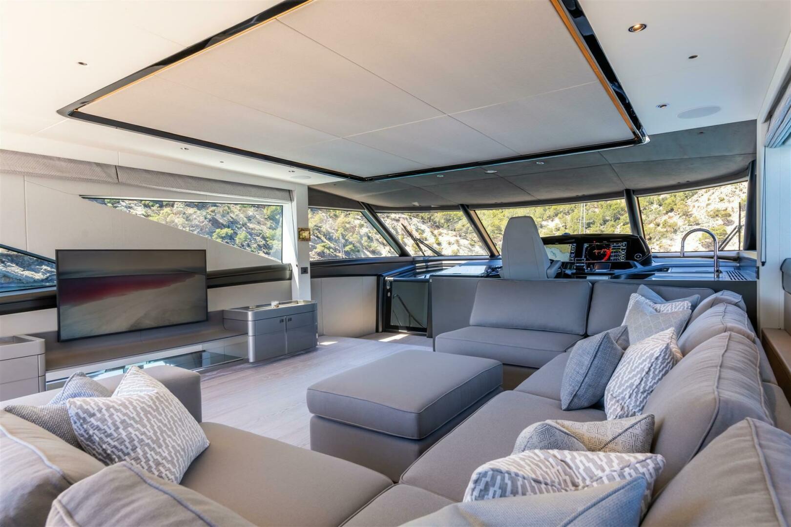 90 Ocean Enclosed — aerial bow shot