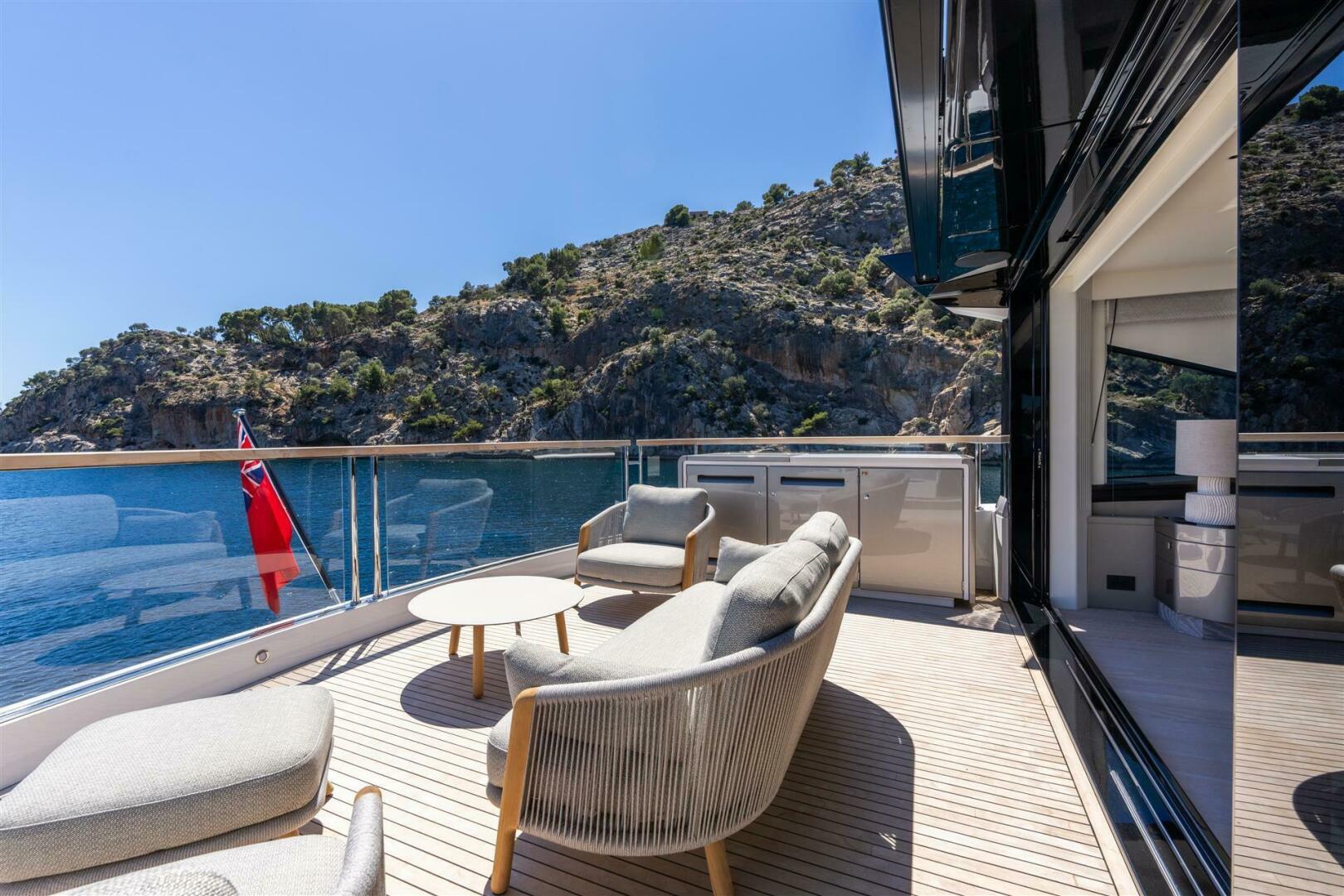 90 Ocean Enclosed — owner's cabin