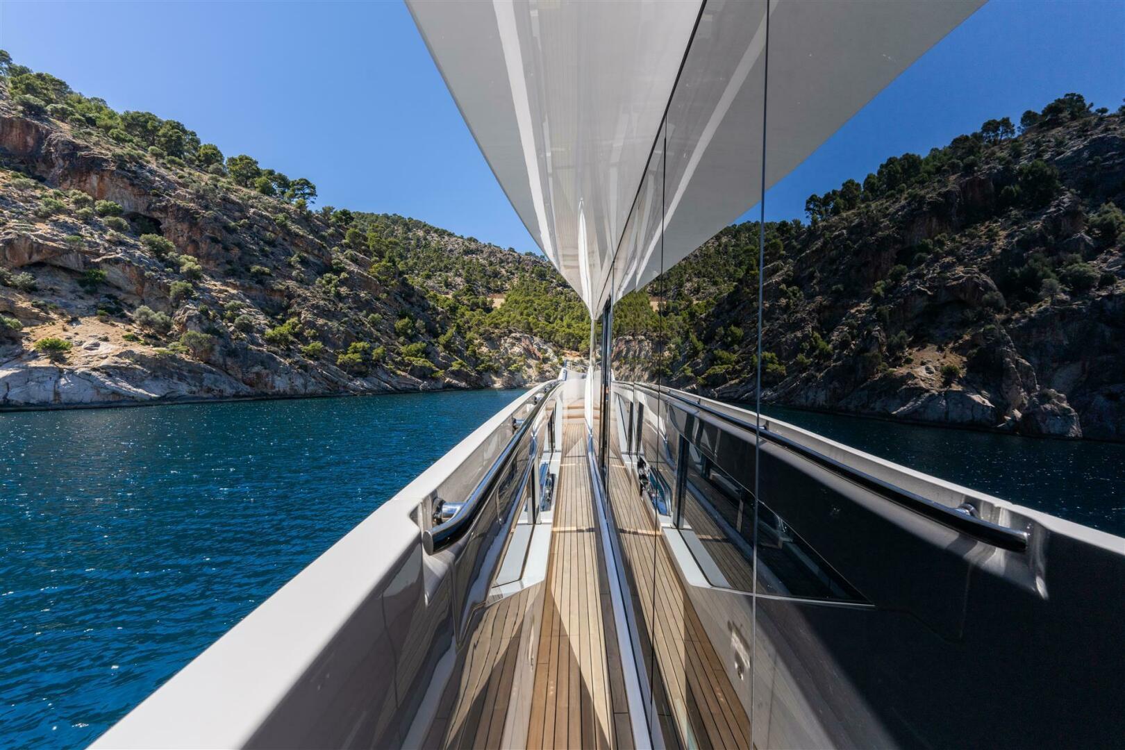 90 Ocean Enclosed — forward VIP cabin