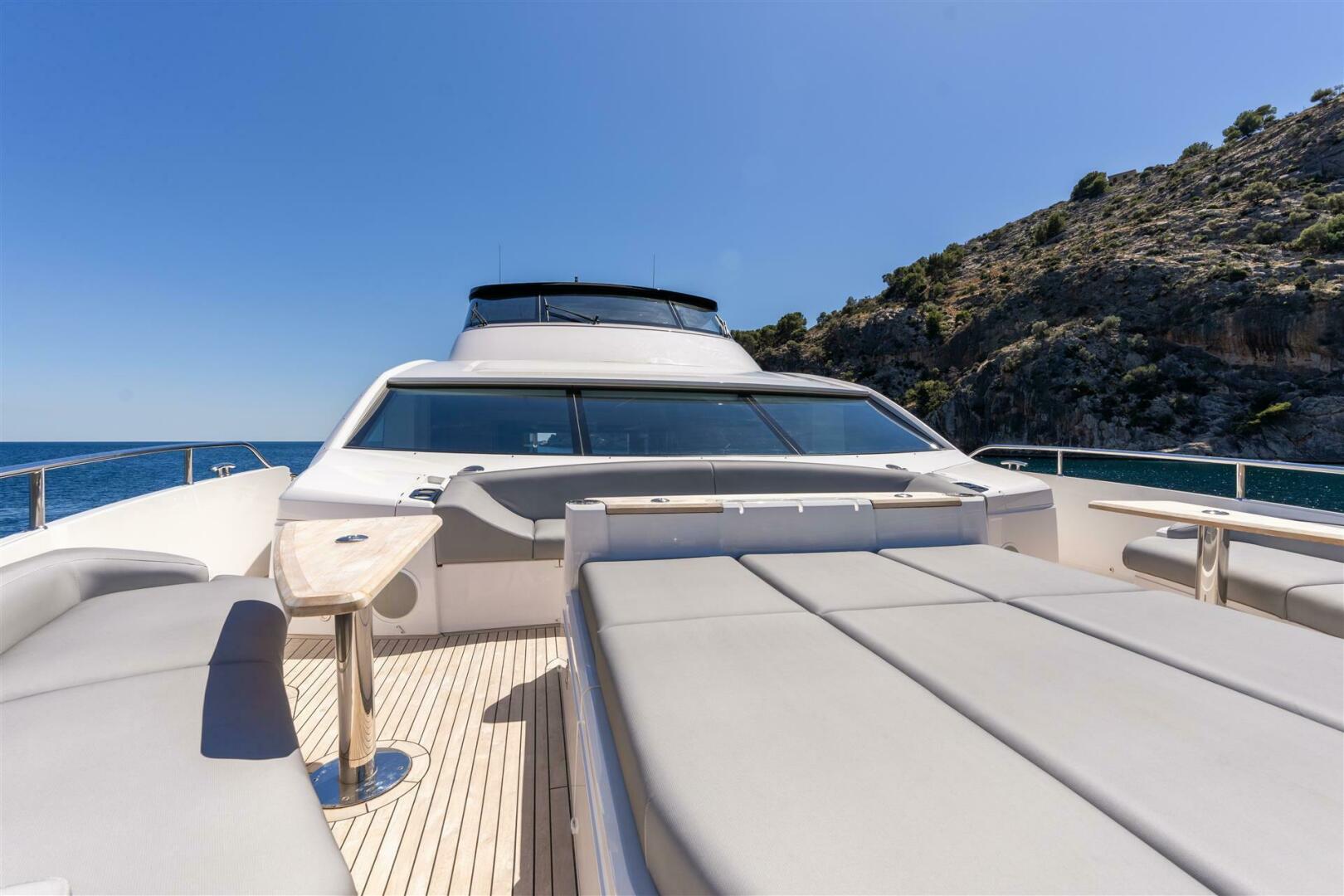 90 Ocean Enclosed — en-suite bathroom