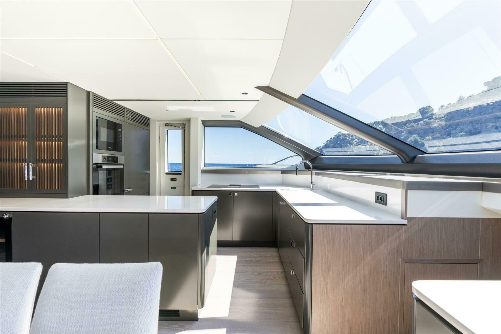 90 Ocean Enclosed — flybridge view