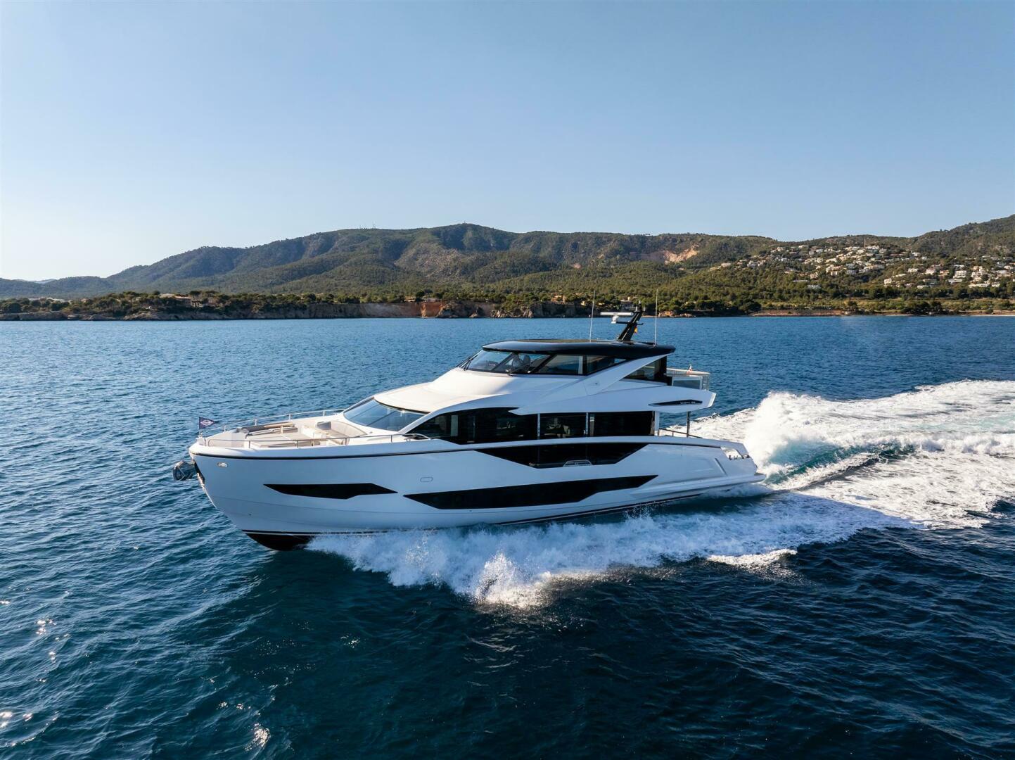 90 Ocean Enclosed — starboard side underway