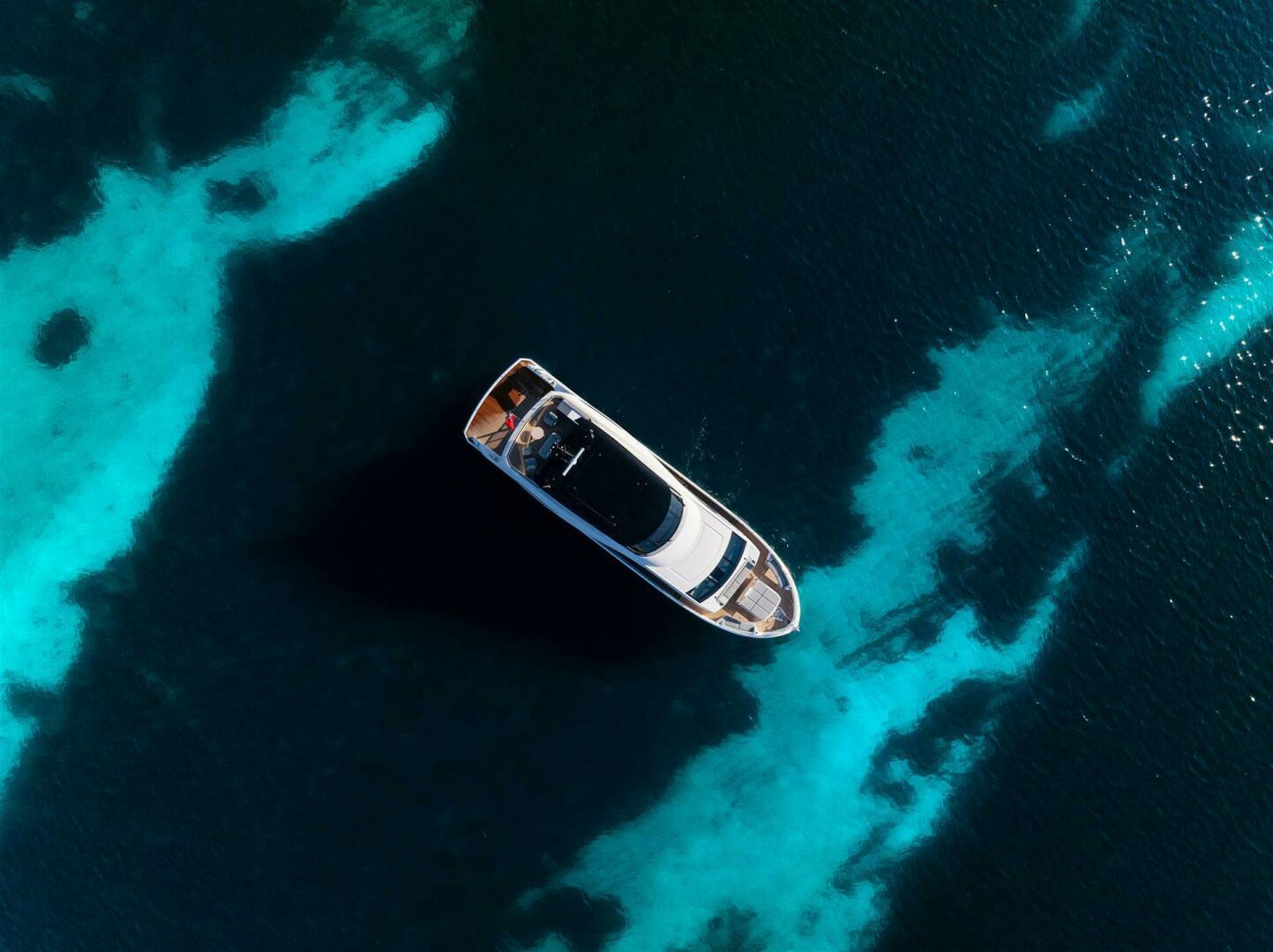 90 Ocean Enclosed — saloon interior
