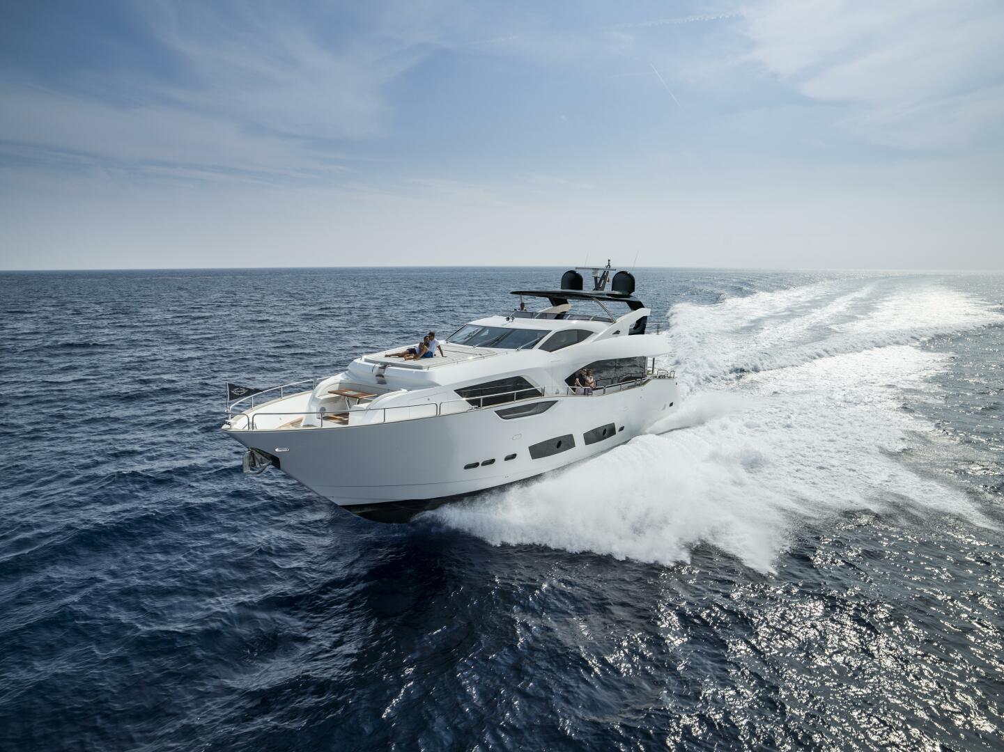 95 Yacht starboard profile running