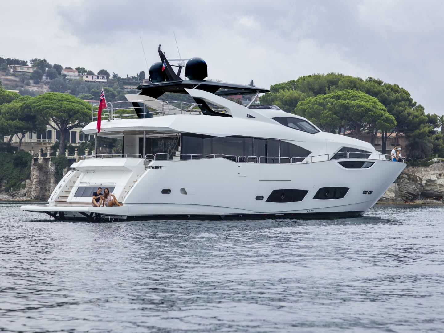 95 Yacht main deck saloon open plan pilothouse