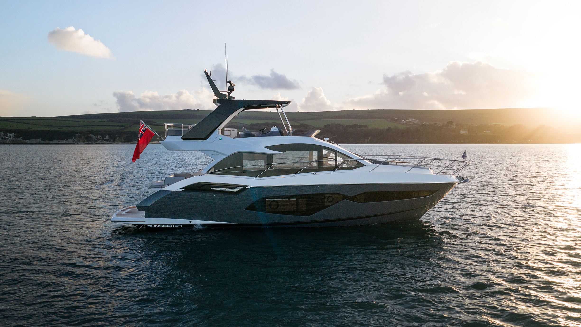 Sunseeker Manhattan 56 — top-down aerial running, full wake, deck layout visible