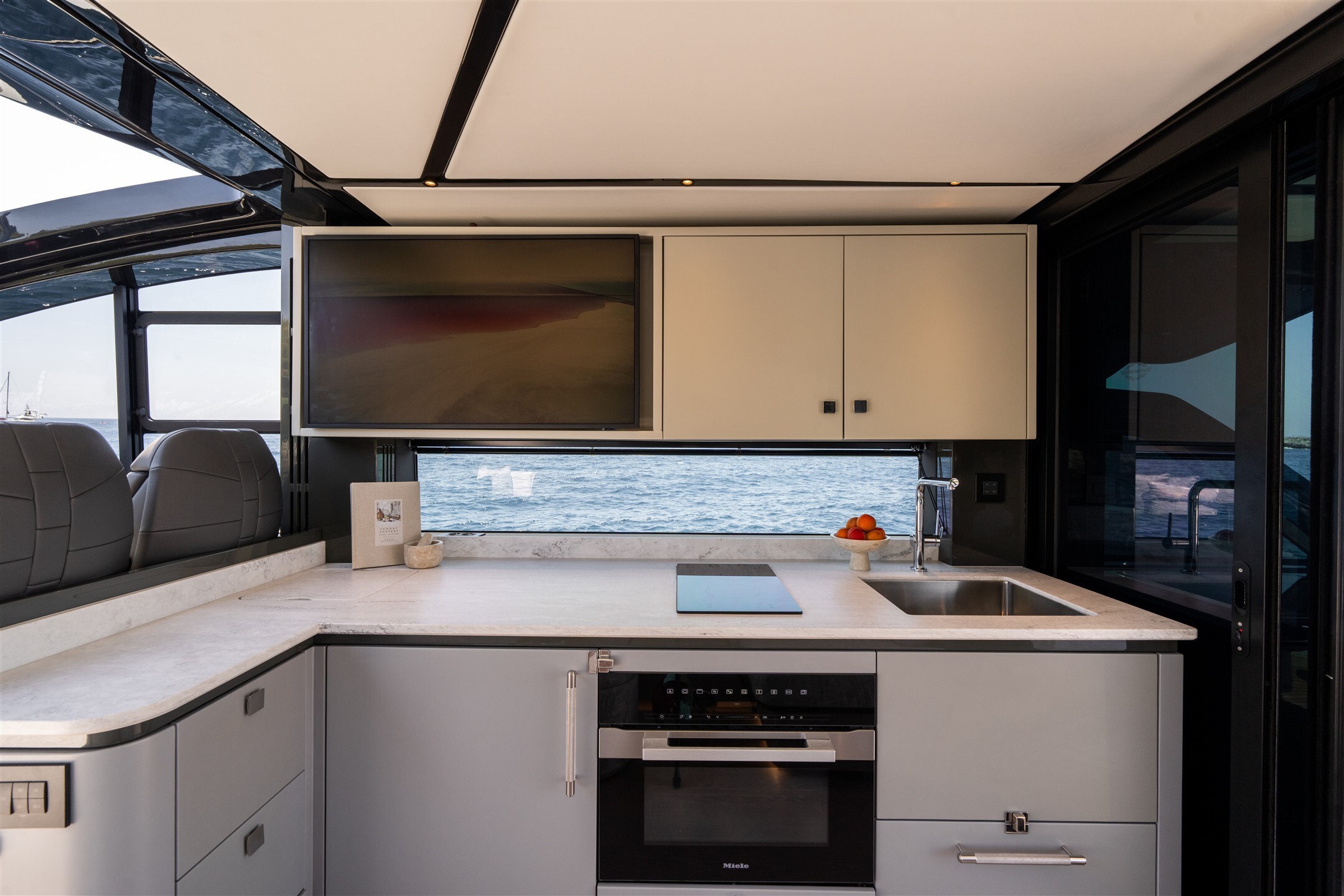 Predator 55 — exterior profile running
