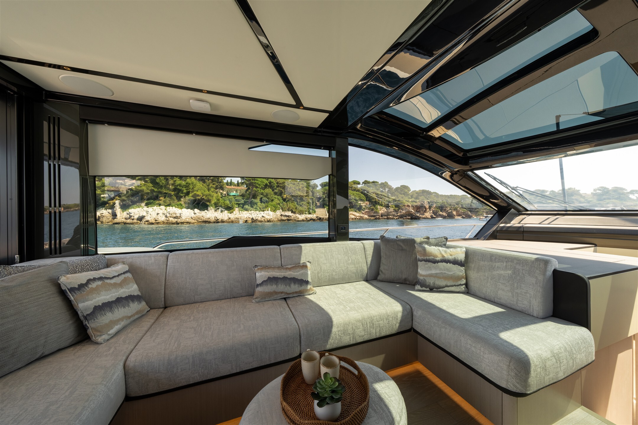 Predator 55 — starboard side underway