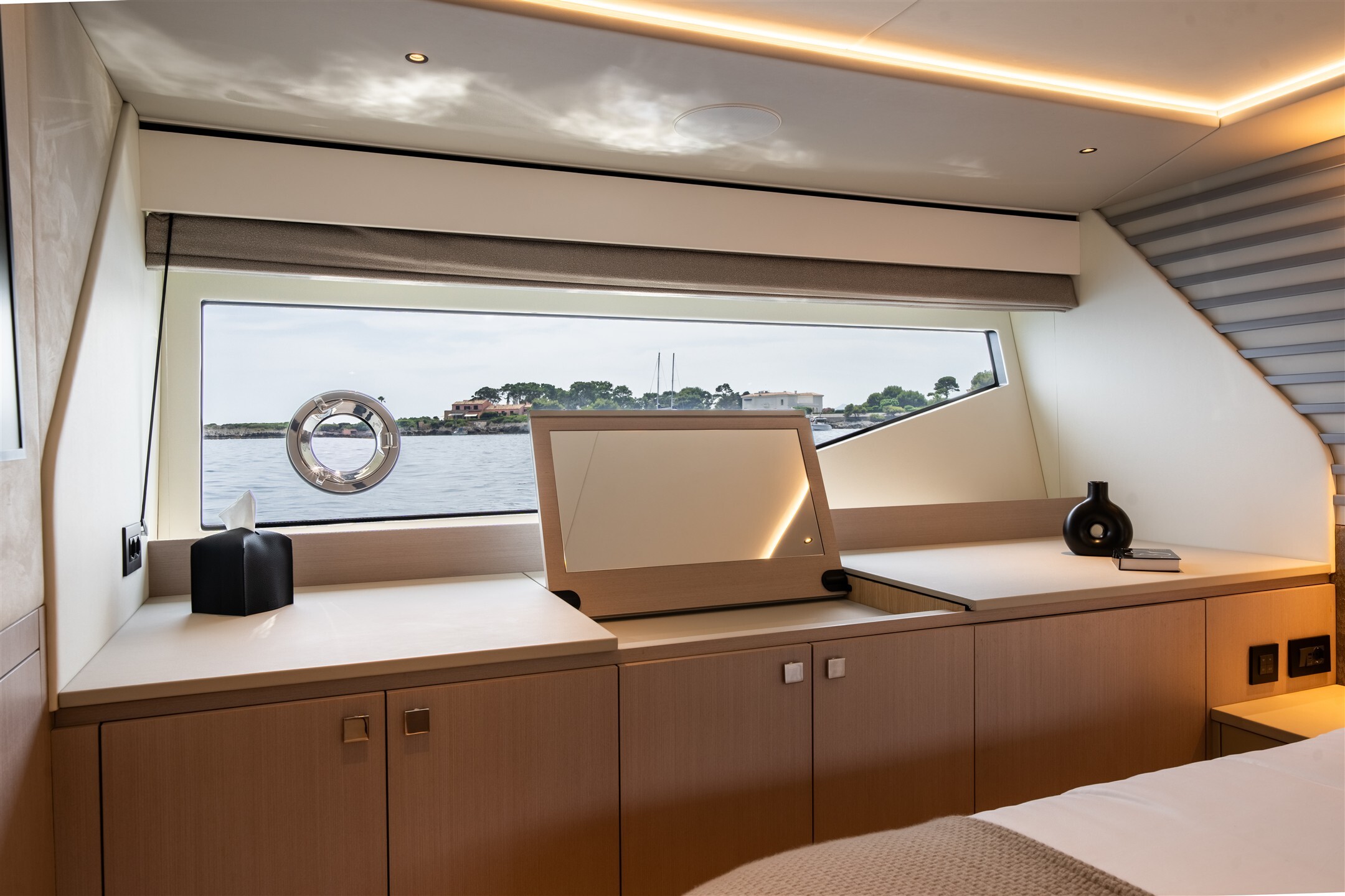 Predator 55 — aft deck lounge