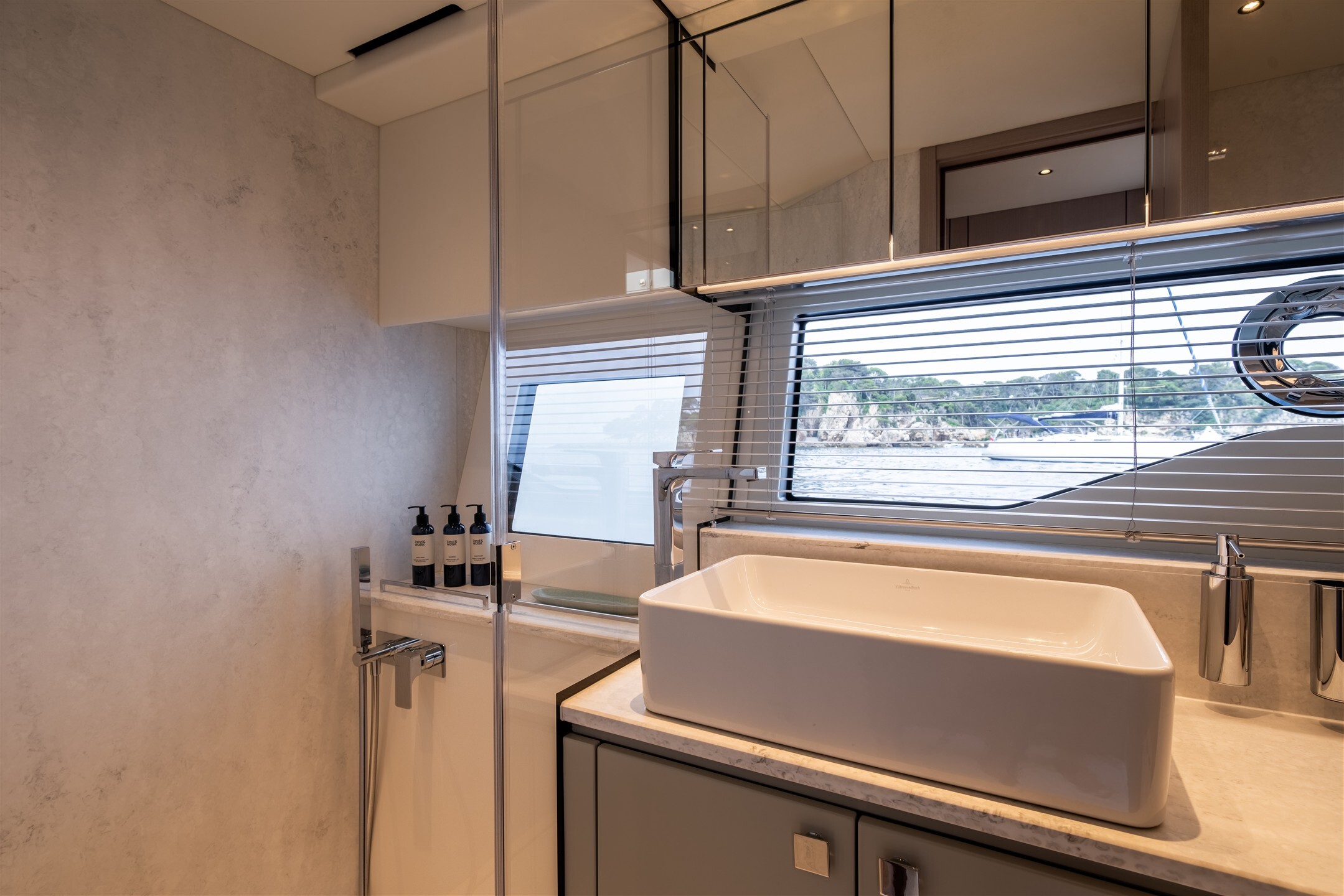 Predator 55 — marina dockside