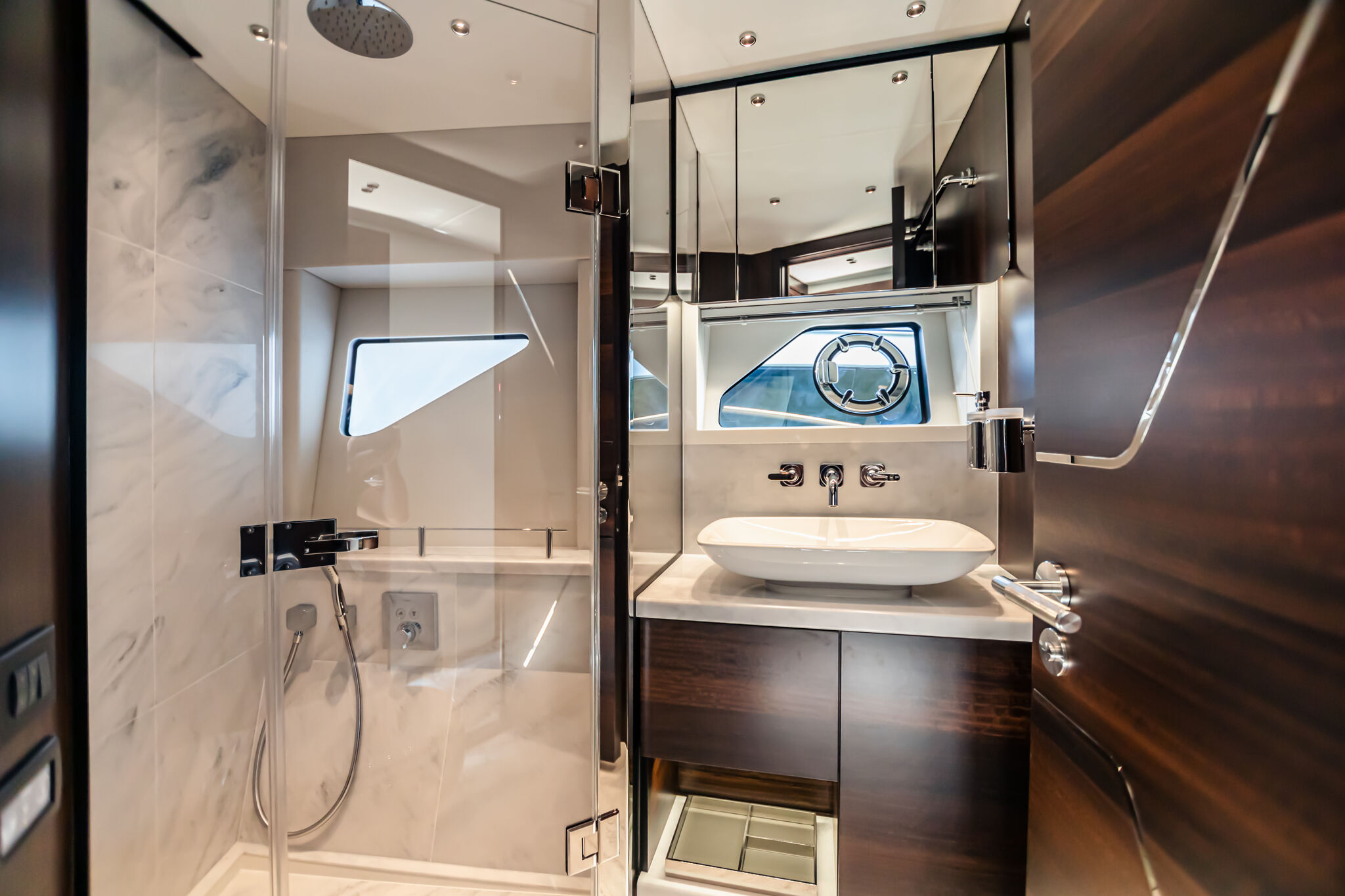 Predator 65 — helm captain's seat, carbon controls, retro dials