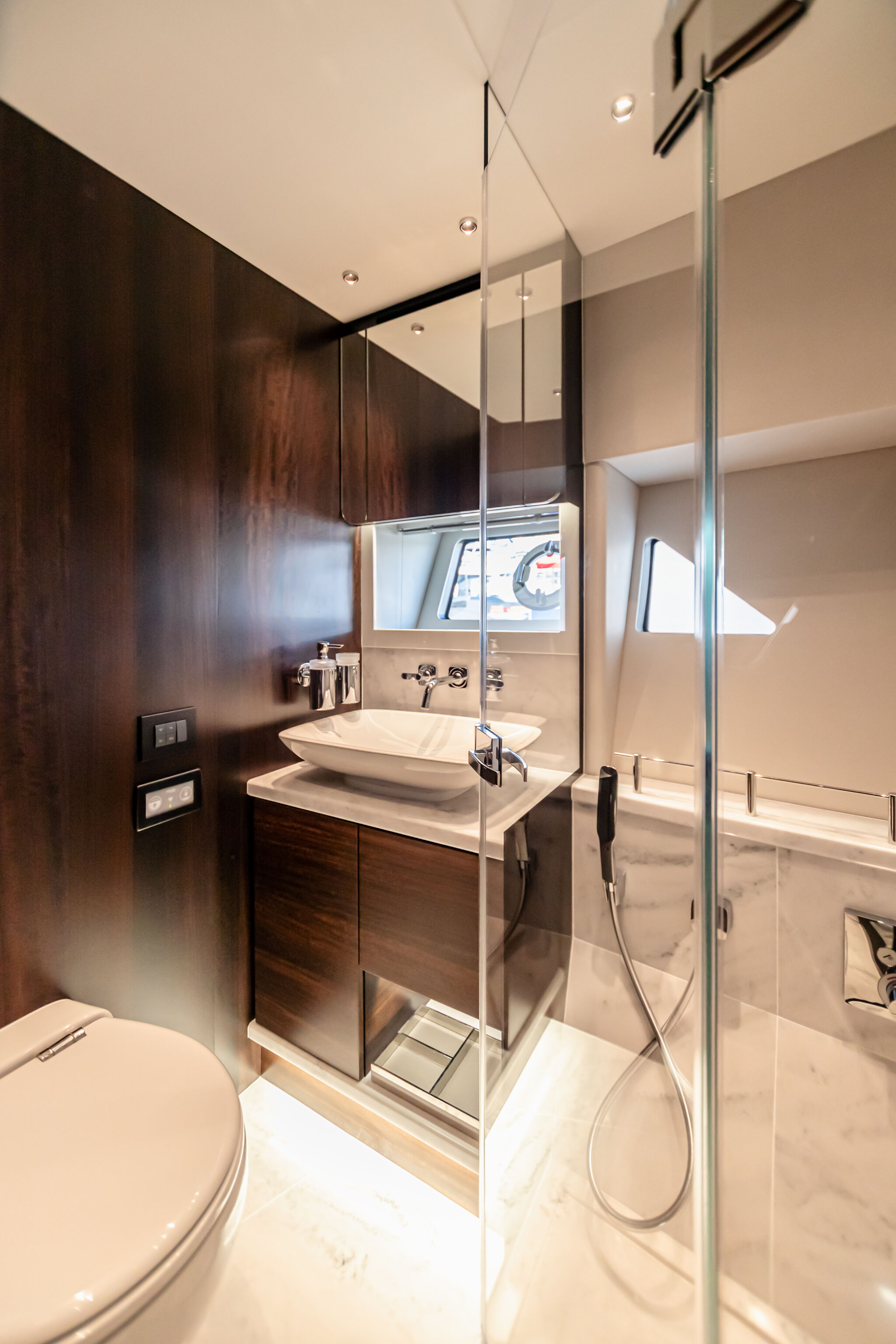 Predator 65 — aft cockpit J-shaped lounge option, full-width seating