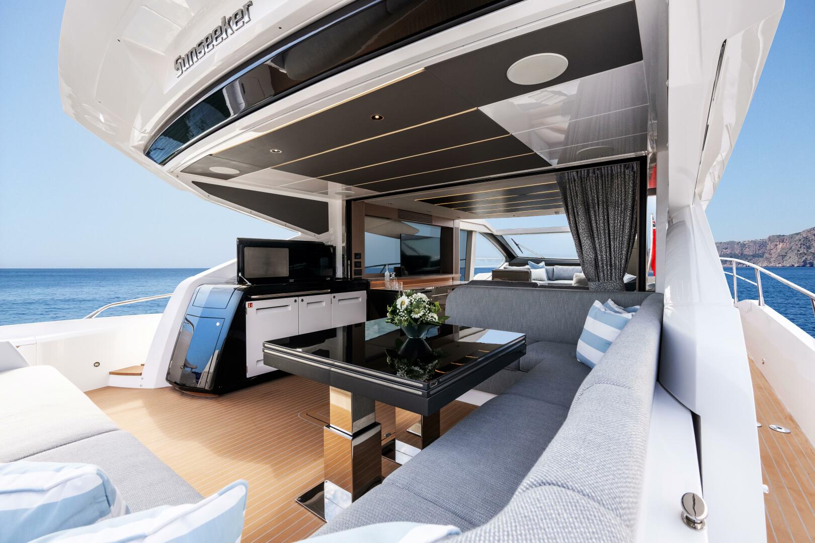 Predator 75 — lower deck arrangement, cabins and galley