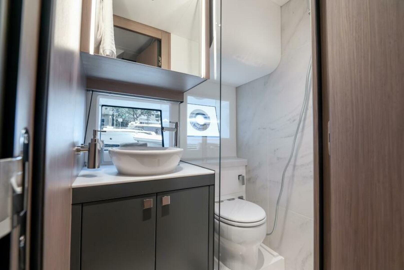 Sunseeker Superhawk 55 — VIP en-suite, vessel sink, glass shower, marble walls