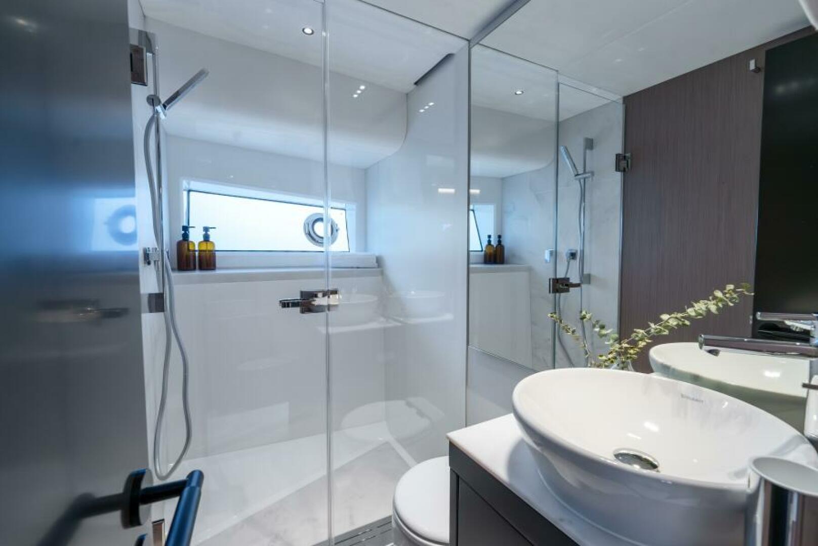 Sunseeker Superhawk 55 — master en-suite, walk-in shower, vessel sink, porthole